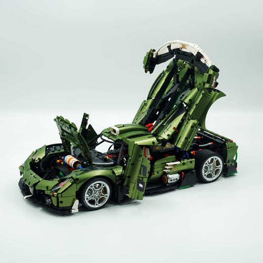 1: 8 Koenigsegg JESKO Supercar with Remote Control, Electric Doors and Rear Spoiler, Electric Air Suspension, Steam Spray System(3838 Pcs)